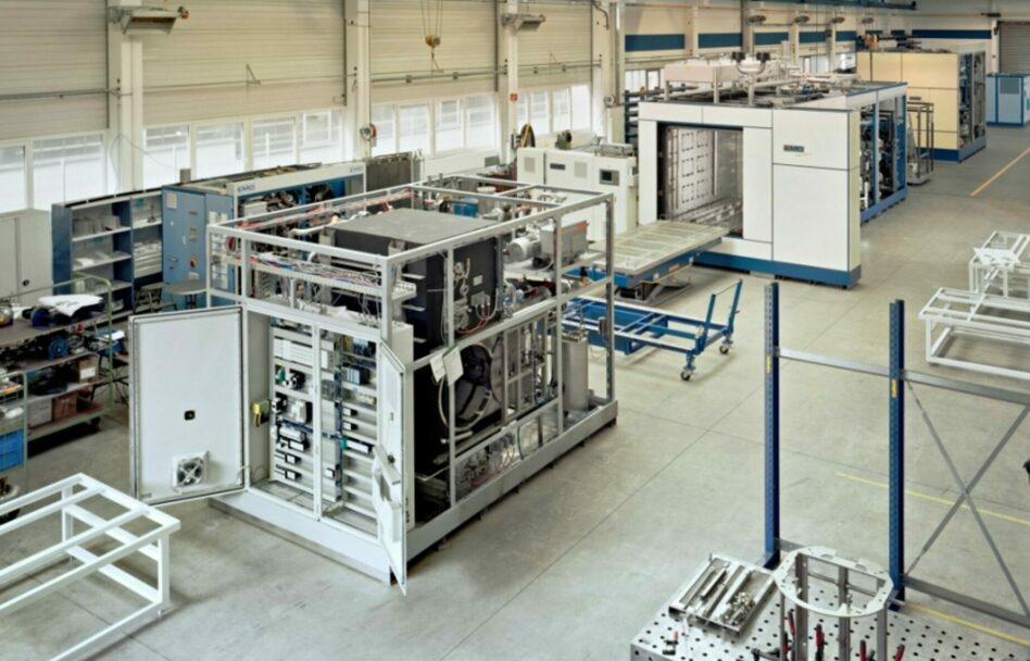 Vacuum solvent and hybrid solvent degreasing machine in workshop
